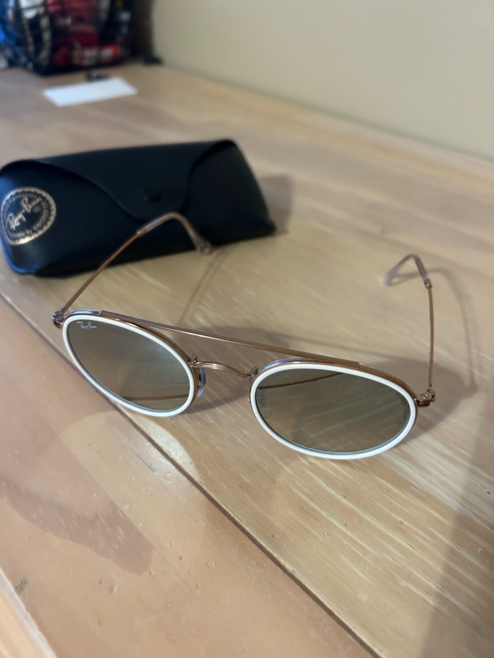Ray ban Round Aviator Sunglasses with silver flash   Lense